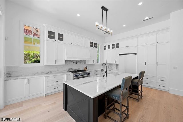 2749 Medallist LN, Naples, FL 34109