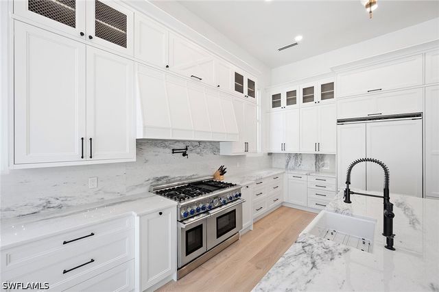 2749 Medallist LN, Naples, FL 34109
