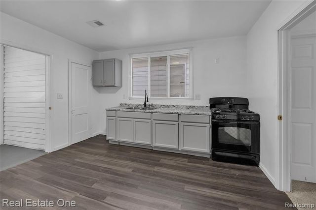 2438 Burnside Street, Detroit, MI 48212