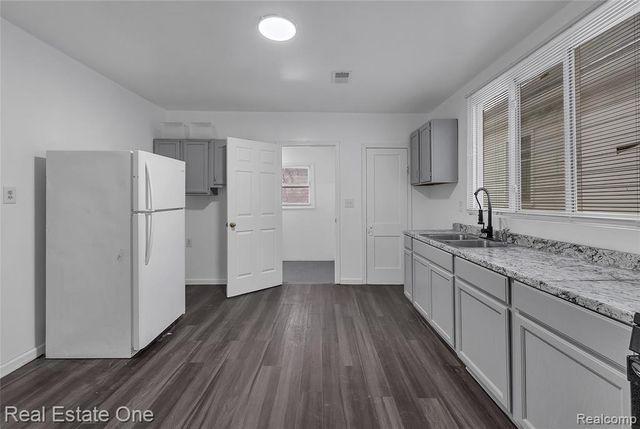 2438 Burnside Street, Detroit, MI 48212