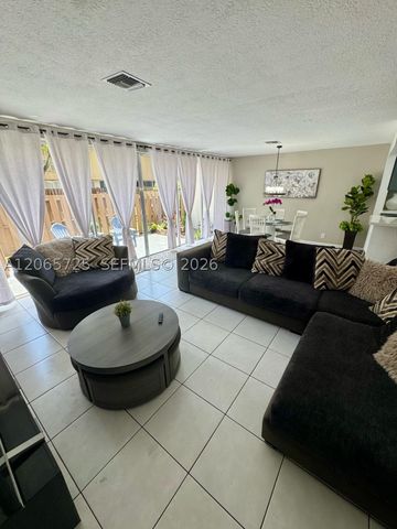 832 NW 81st Way 9, Plantation, FL 33324