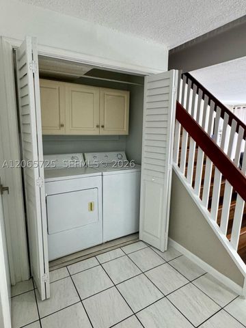 832 NW 81st Way 9, Plantation, FL 33324
