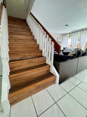 832 NW 81st Way 9, Plantation, FL 33324