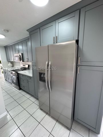 832 NW 81st Way 9, Plantation, FL 33324