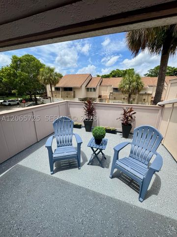 832 NW 81st Way 9, Plantation, FL 33324