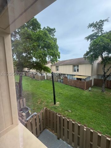 832 NW 81st Way 9, Plantation, FL 33324