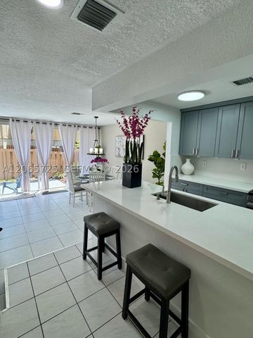 832 NW 81st Way 9, Plantation, FL 33324