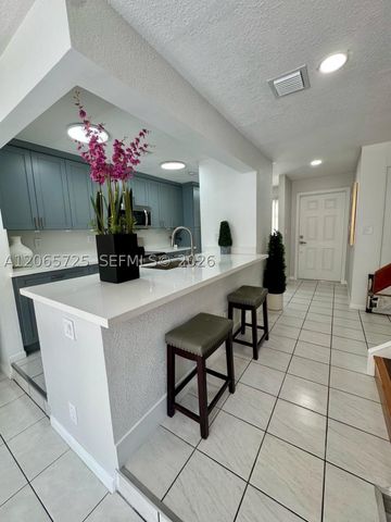 832 NW 81st Way 9, Plantation, FL 33324
