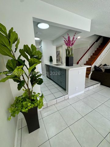 832 NW 81st Way 9, Plantation, FL 33324