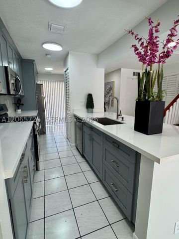 832 NW 81st Way 9, Plantation, FL 33324