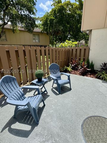 832 NW 81st Way 9, Plantation, FL 33324