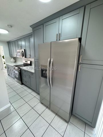 832 NW 81st Way 9, Plantation, FL 33324