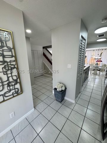 832 NW 81st Way 9, Plantation, FL 33324