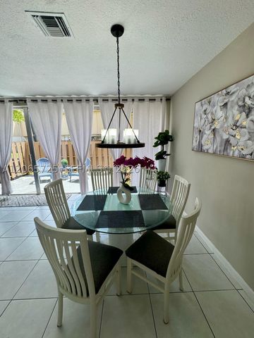 832 NW 81st Way 9, Plantation, FL 33324