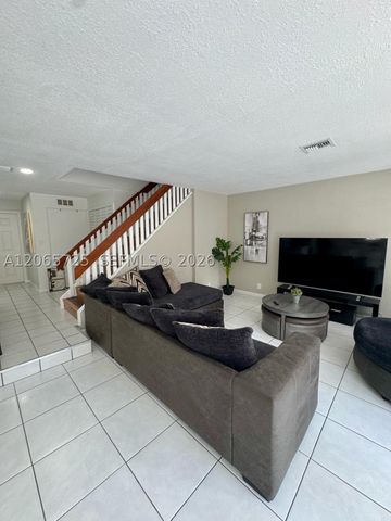 832 NW 81st Way 9, Plantation, FL 33324