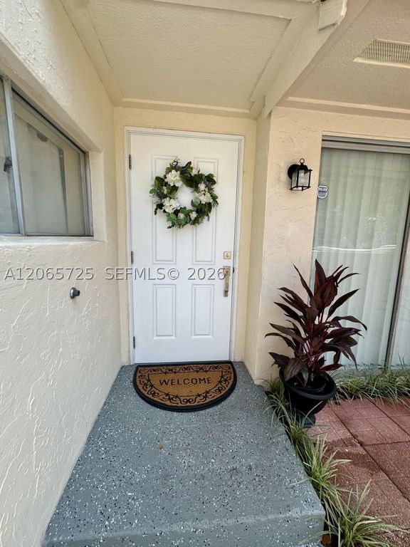 832 NW 81st Way 9, Plantation, FL 33324