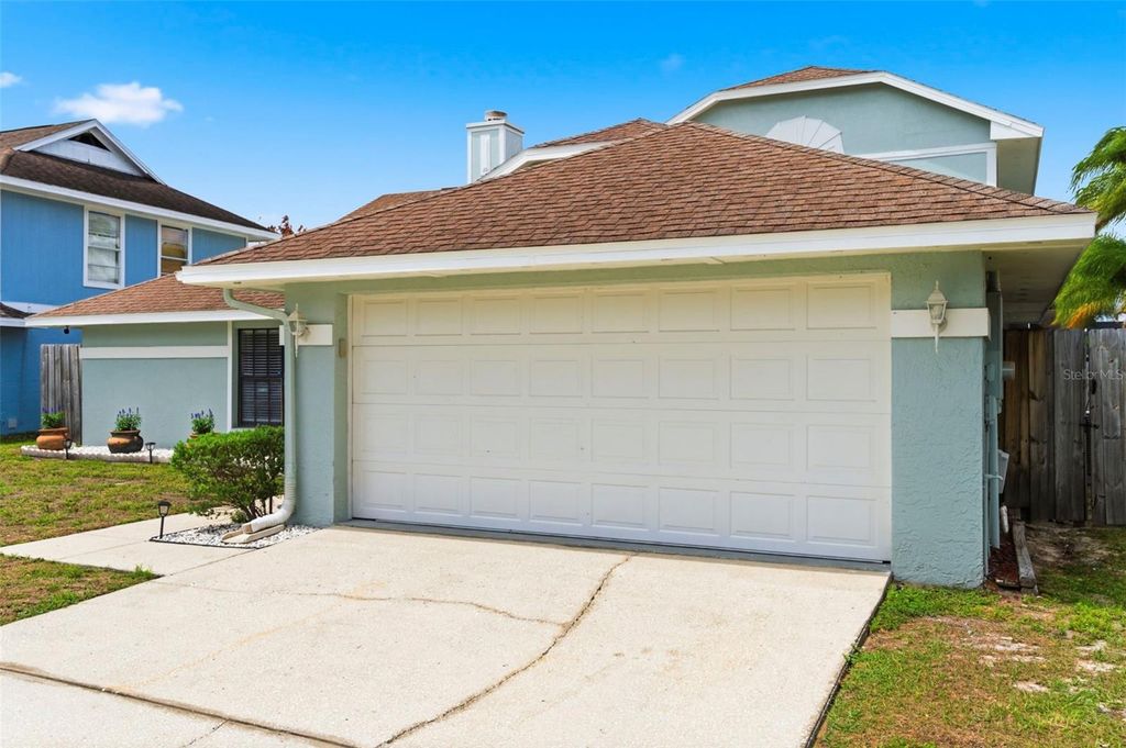 Image 2 of property listing at 1925 REDBRIDGE DRIVE, Brandon, FL 33511