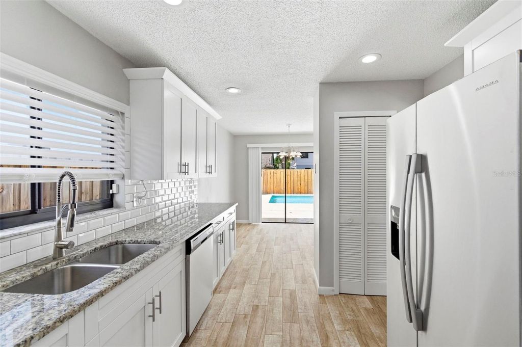 Image 14 of property listing at 1925 REDBRIDGE DRIVE, Brandon, FL 33511