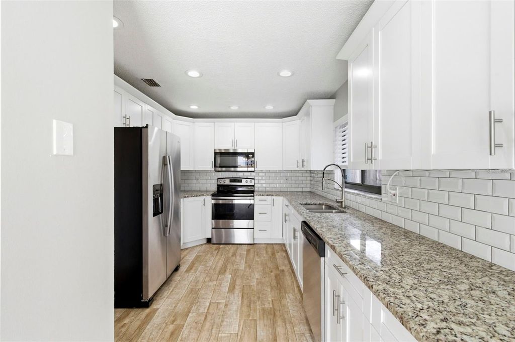 Image 16 of property listing at 1925 REDBRIDGE DRIVE, Brandon, FL 33511