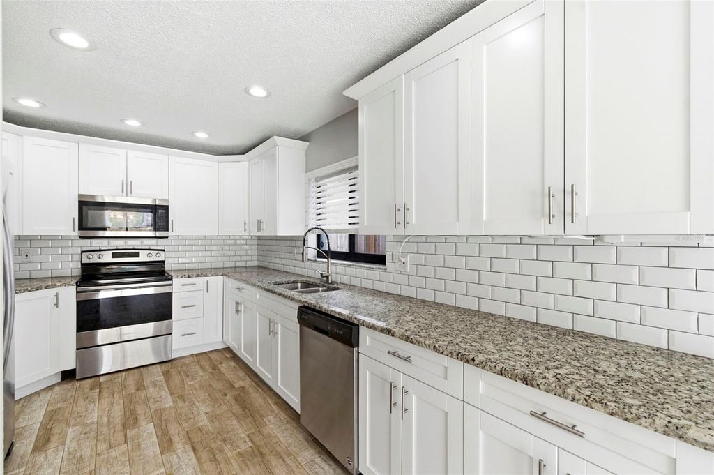 Image 17 of property listing at 1925 REDBRIDGE DRIVE, Brandon, FL 33511