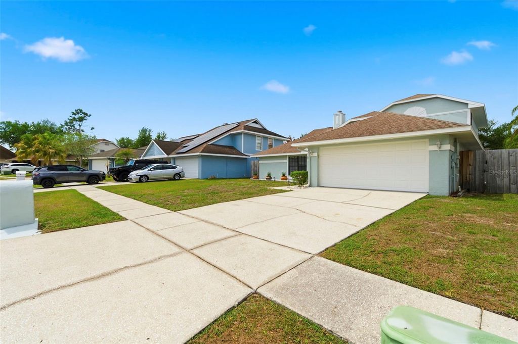 Image 3 of property listing at 1925 REDBRIDGE DRIVE, Brandon, FL 33511
