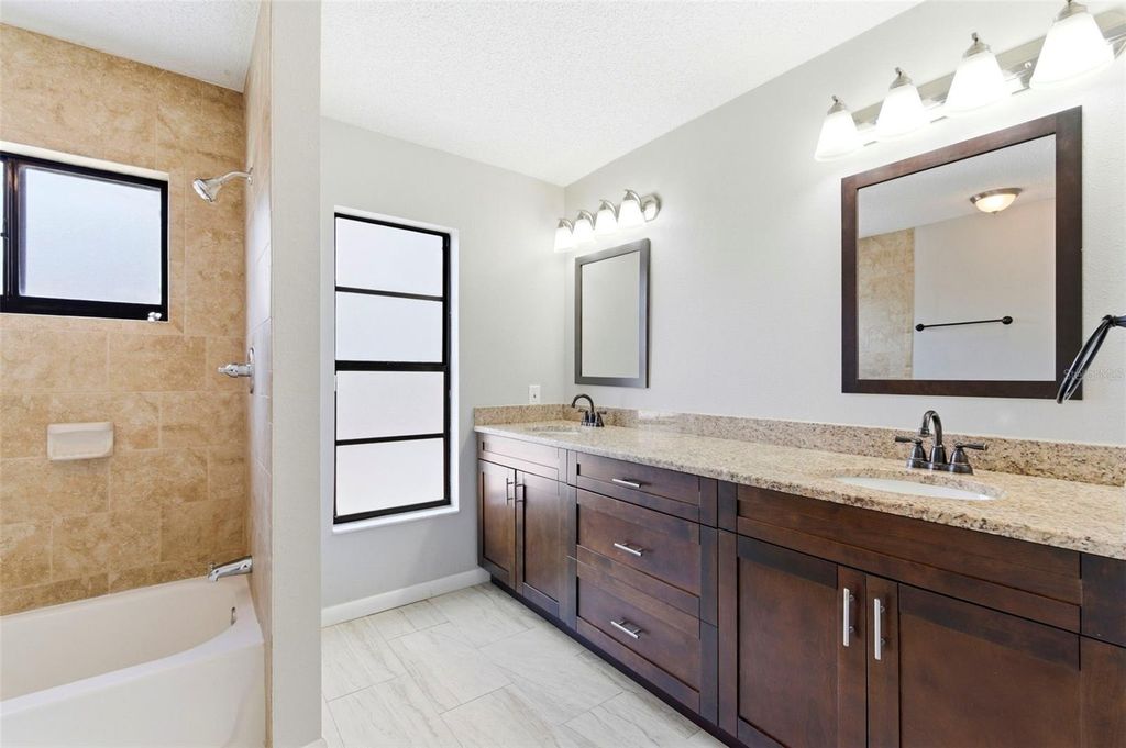 Image 30 of property listing at 1925 REDBRIDGE DRIVE, Brandon, FL 33511