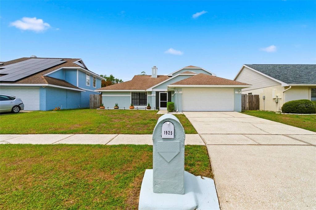 Image 4 of property listing at 1925 REDBRIDGE DRIVE, Brandon, FL 33511