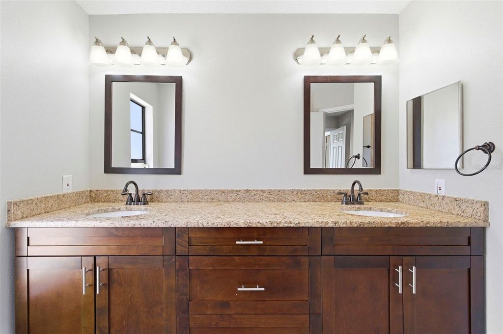 Image 31 of property listing at 1925 REDBRIDGE DRIVE, Brandon, FL 33511