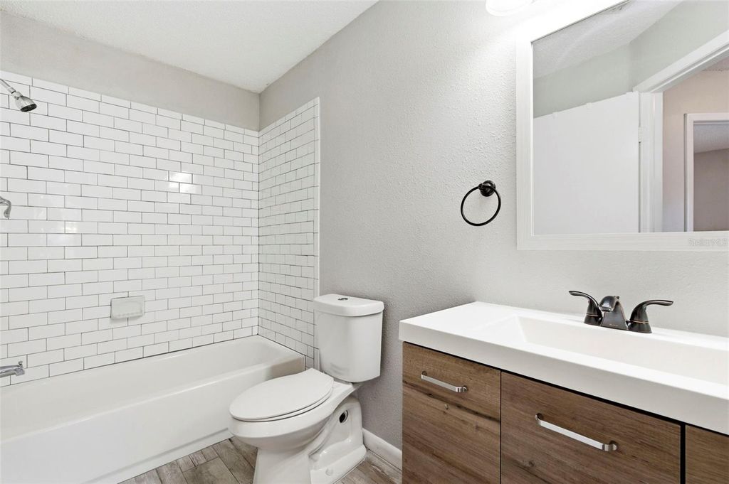 Image 41 of property listing at 1925 REDBRIDGE DRIVE, Brandon, FL 33511