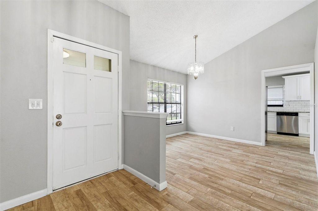 Image 8 of property listing at 1925 REDBRIDGE DRIVE, Brandon, FL 33511