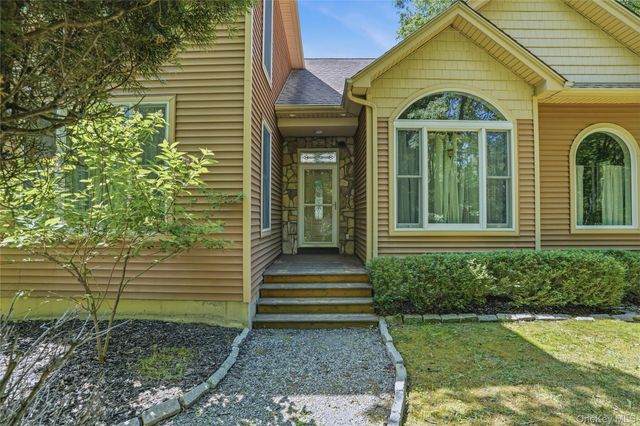 6 Foxwood Road, New Paltz, NY 12561