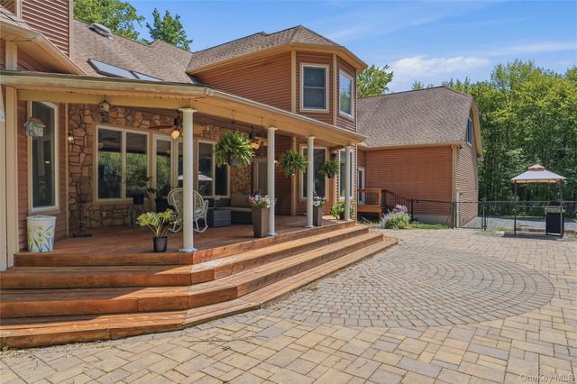 6 Foxwood Road, New Paltz, NY 12561