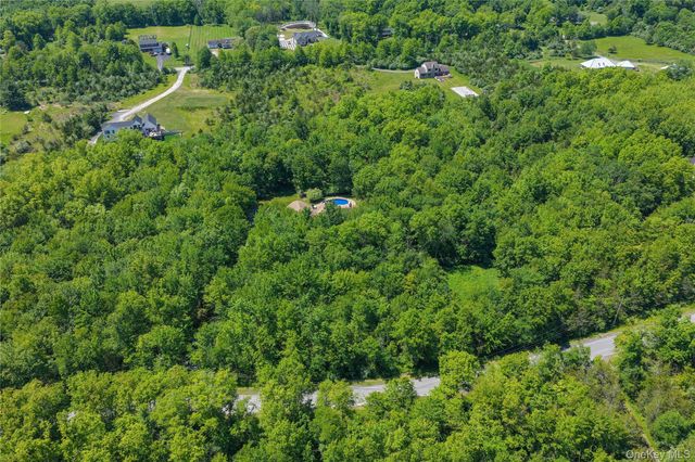 6 Foxwood Road, New Paltz, NY 12561
