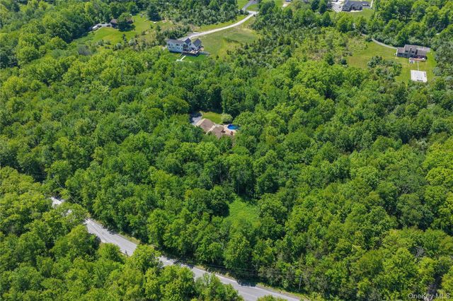 6 Foxwood Road, New Paltz, NY 12561