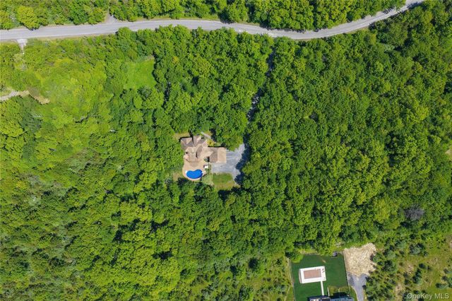 6 Foxwood Road, New Paltz, NY 12561