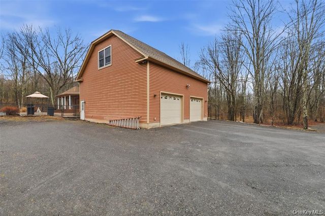 6 Foxwood Road, New Paltz, NY 12561