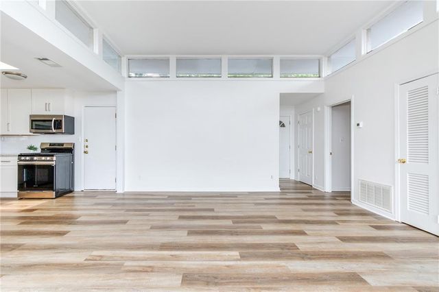 346 Carpenter Drive 20, Atlanta, GA 30328
