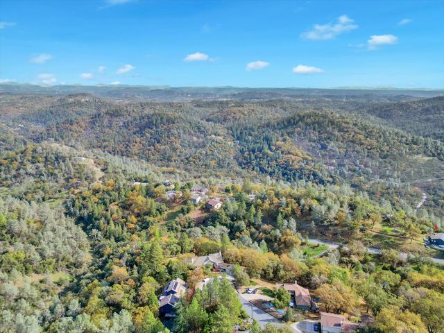 17472 Troy Ct, Grass Valley, CA 95949