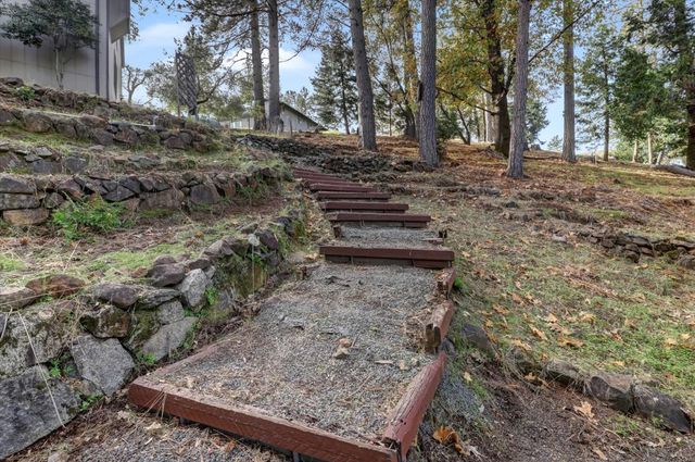 17472 Troy Ct, Grass Valley, CA 95949