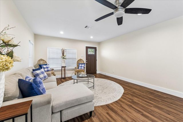 216 E 32nd Street, Houston, TX 77018