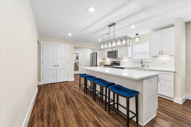 216 E 32nd Street, Houston, TX 77018