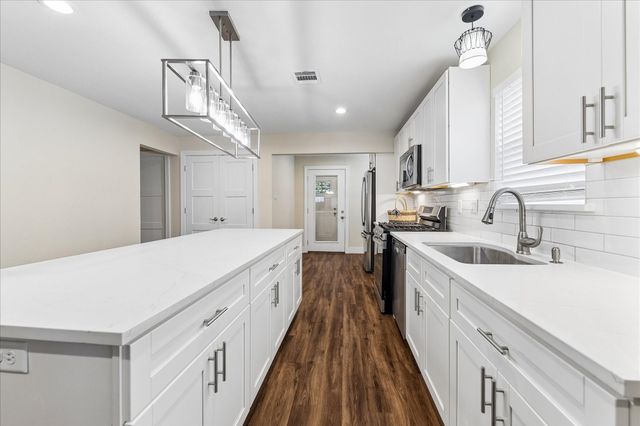 216 E 32nd Street, Houston, TX 77018