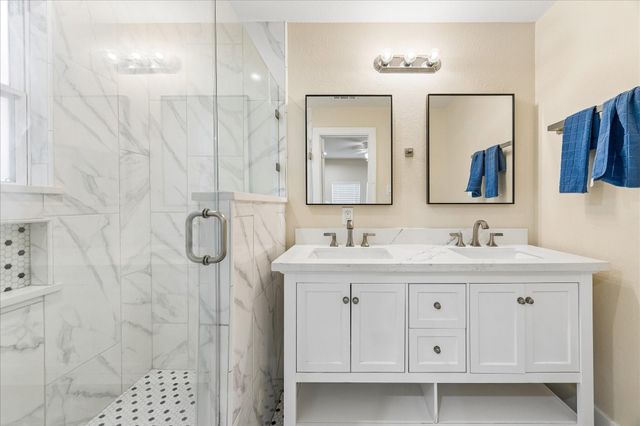 216 E 32nd Street, Houston, TX 77018