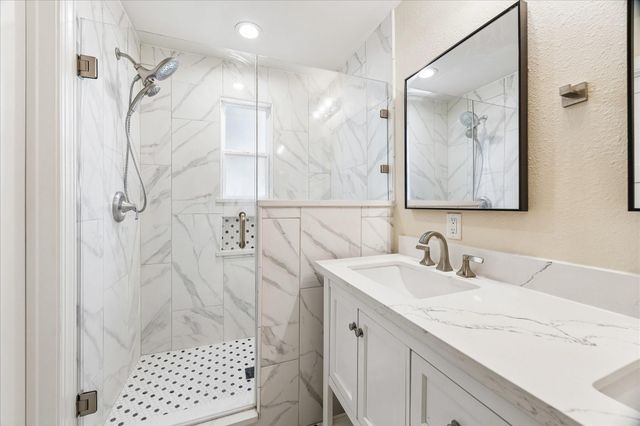 216 E 32nd Street, Houston, TX 77018