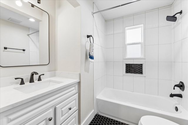 216 E 32nd Street, Houston, TX 77018