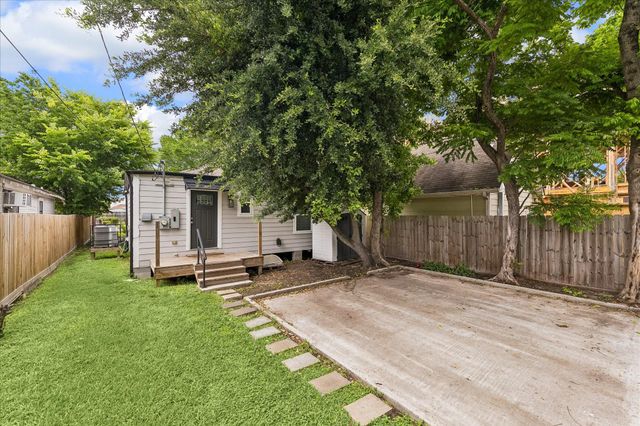 216 E 32nd Street, Houston, TX 77018