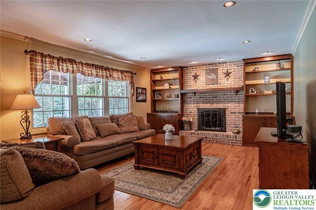 1177 Treeline Drive, Lower Macungie Twp, PA 18103