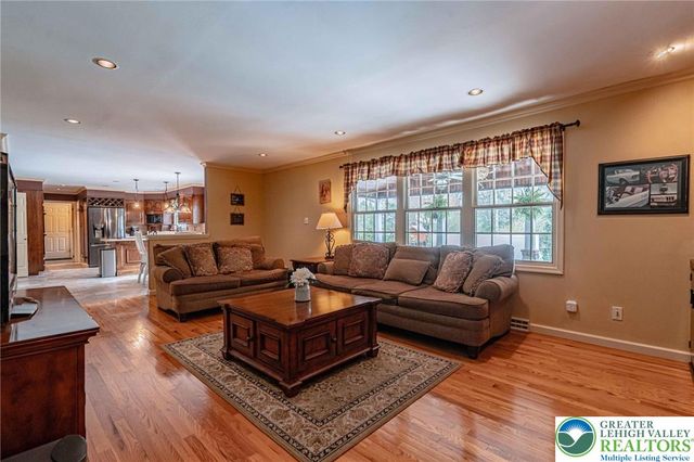 1177 Treeline Drive, Lower Macungie Twp, PA 18103
