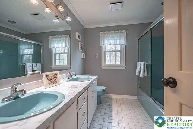 1177 Treeline Drive, Lower Macungie Twp, PA 18103