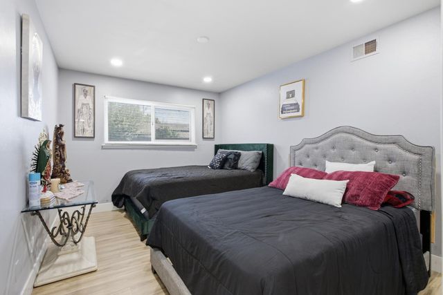 5960 Valley Hi Dr, Sacramento, CA 95823